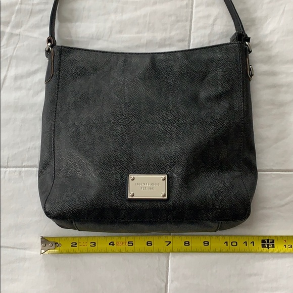 Michael Kors Jet Set Travel Messenger Bag - Picture 3 of 15